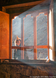 Curious woman at Roduphu