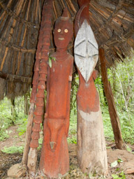 Waga at Chief Kalla Gezahegn's compound, the notched pole on the left keeps track of the number of generations
Konso, Ethiopia